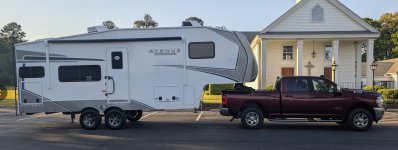Picture of 2023 Ram 2500 6.4 Hemi with 23ML 5th wheel.jpg